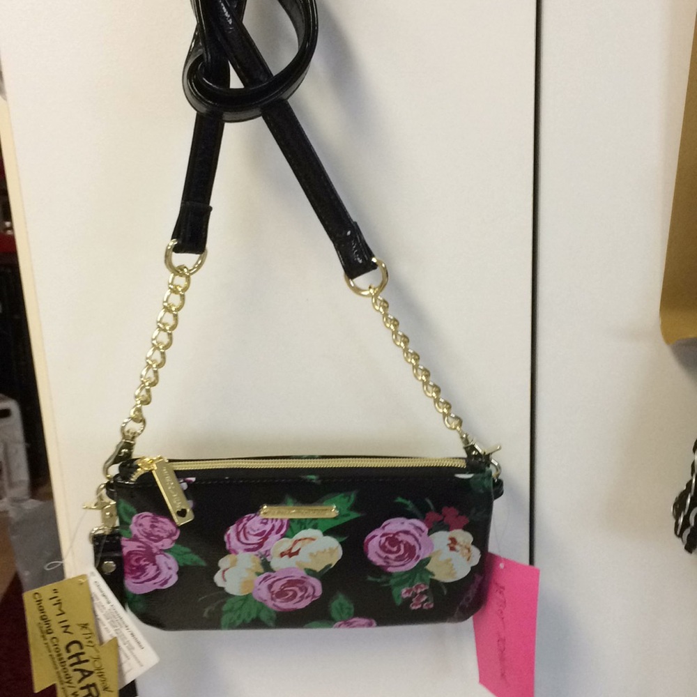 NWT Betsey Johnson Charging Wristlet purse 👛